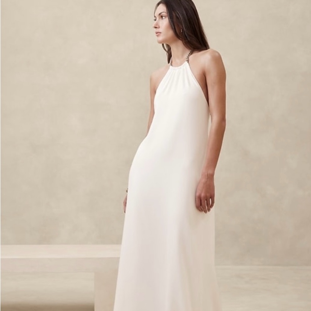 Banana Republic crepe maxi halter gown in ivory- size 6. EUC.